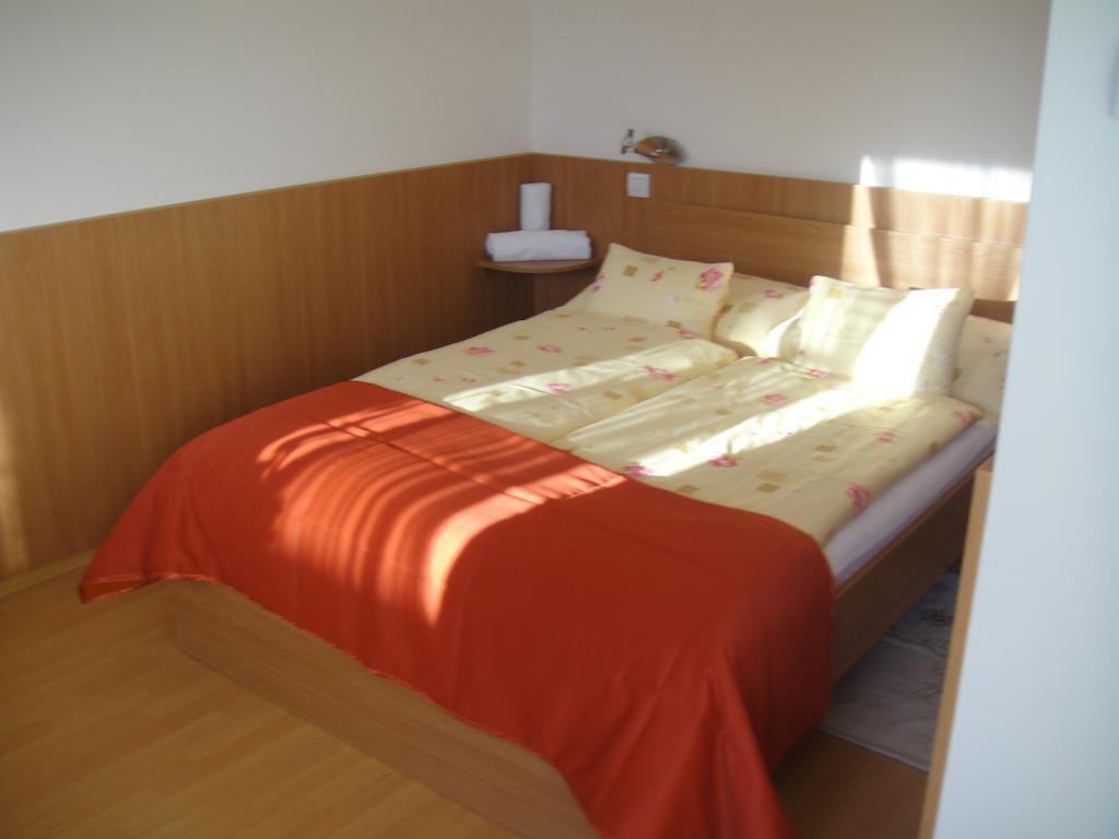 Hotel Paks Panzió Habitación foto